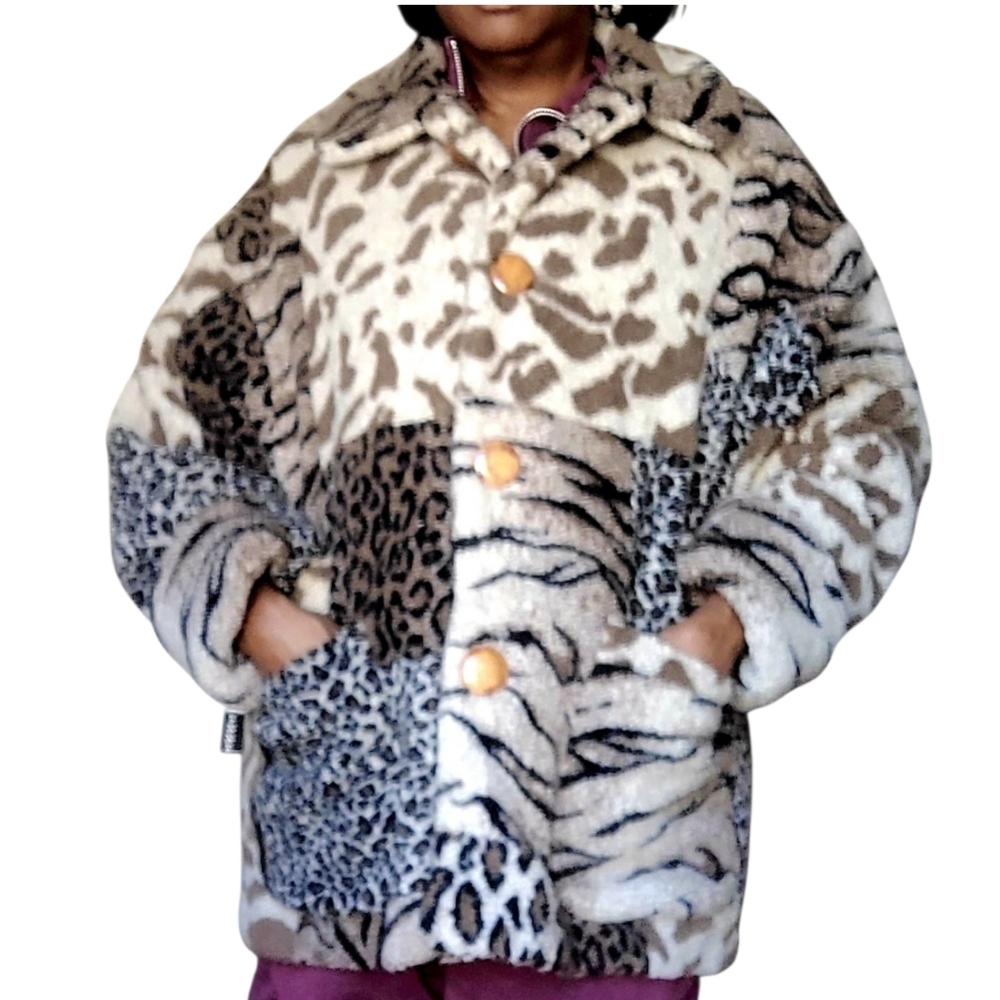 IZZI Rothschild Outerwear Animal Print Patchwork Teddy Button-up Jacket Wmn M